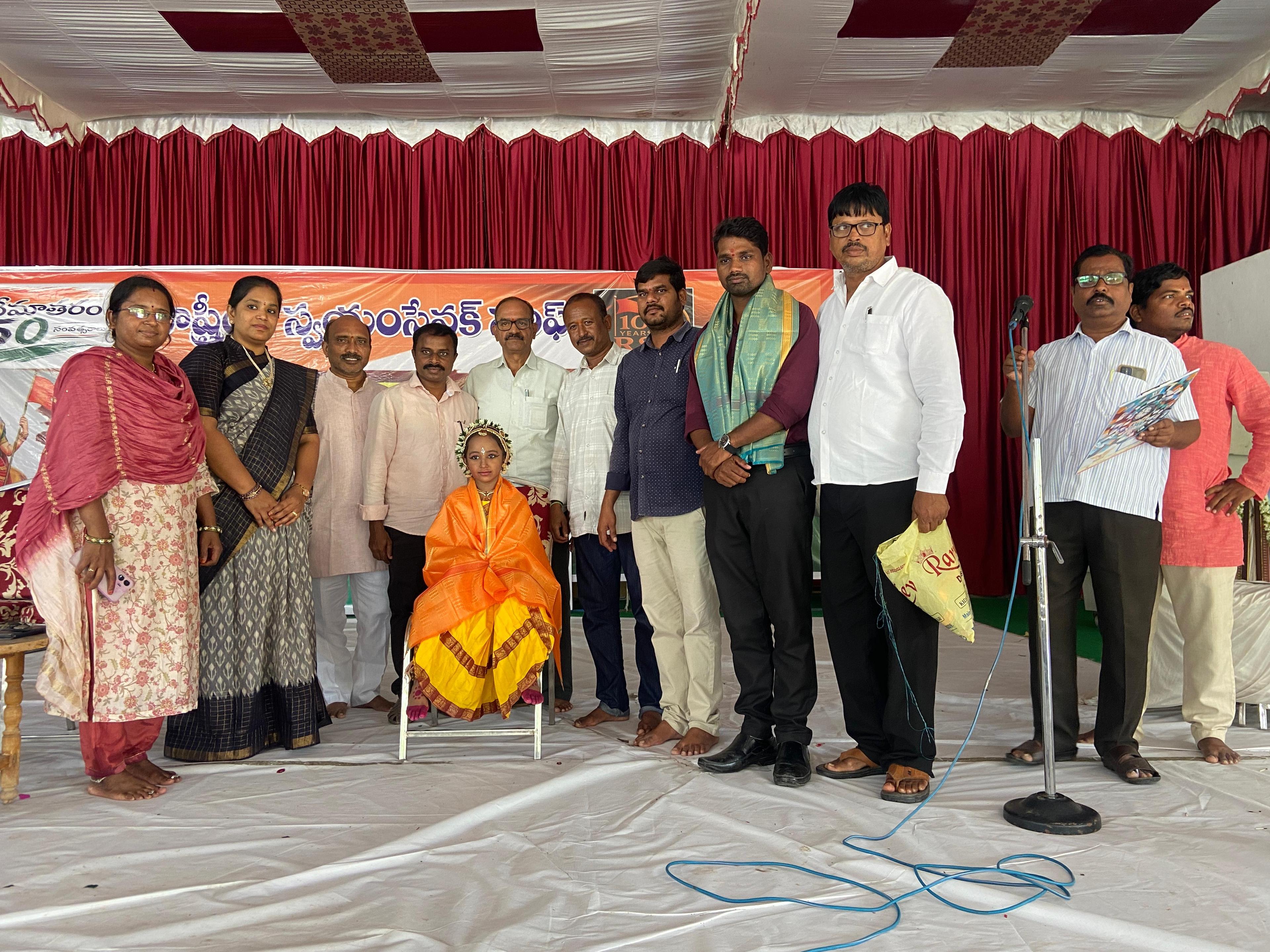 యువతే దేశ భవిష్యత్.. దేశభక్తితో ముందుకు సాగాలి