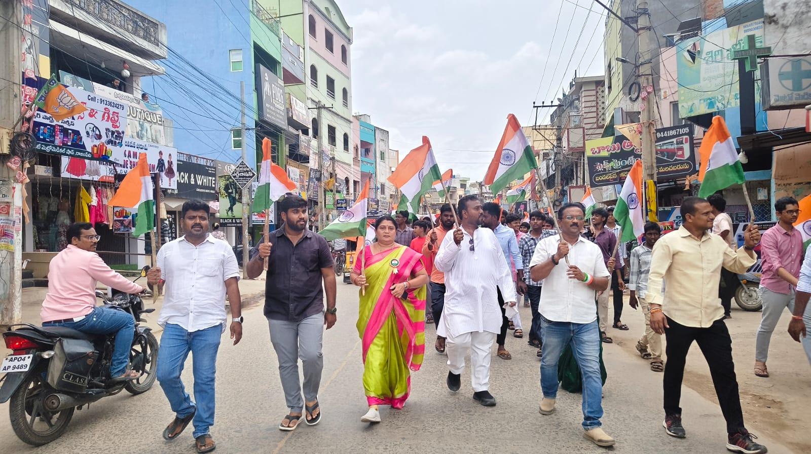 విద్యార్థుల ఆధ్వర్యంలో ఘనంగా హర్ ఘర్ తిరంగా ర్యాలీ
