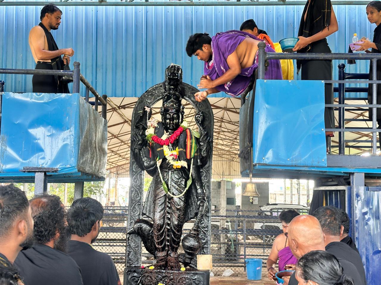వడ్డేమాన్లో శ్రీశనేశ్వర స్వామికి భక్తిశ్రద్ధలతో తిలతైల అభిషేకాలు....