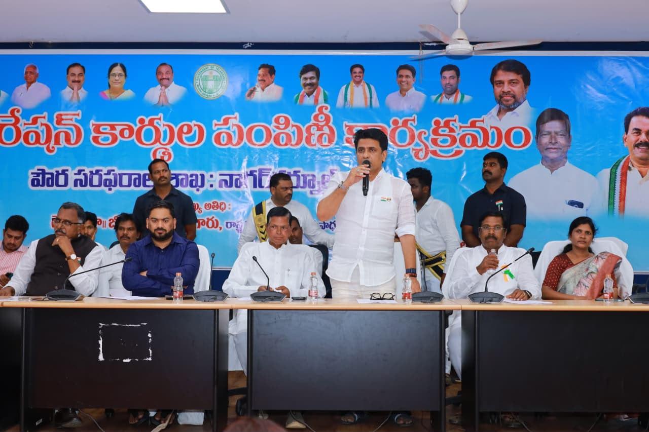 వేడుకగా స్మార్ట్ రేషన్ కార్డుల పంపిణీ