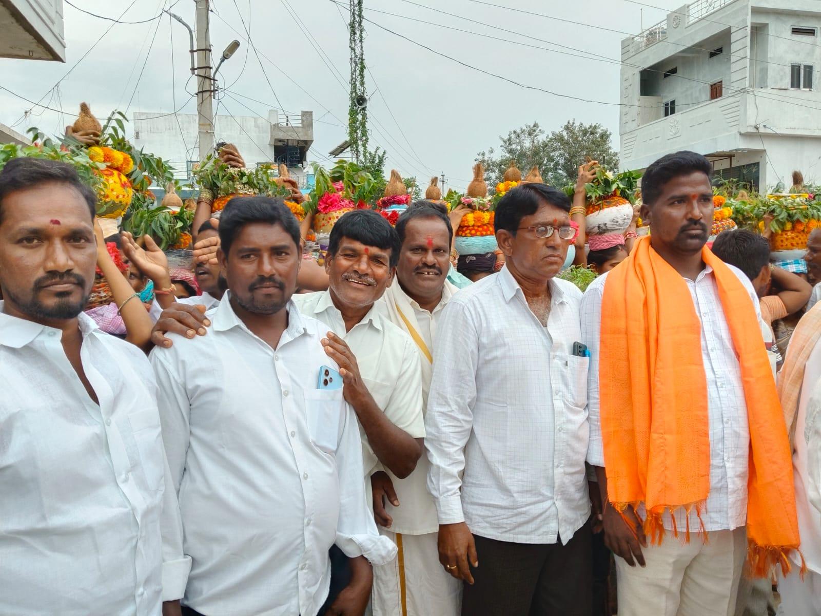 శాయినిపల్లి గ్రామంలో పోచమ్మ తల్లికి ఘనంగా బోనాలు