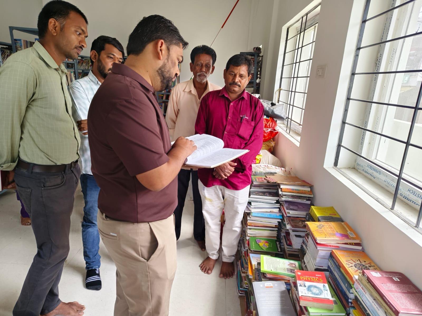 గ్రంథాలయాలను సద్వినియోగం చేసుకుని పోటీ పరీక్షల్లో ప్రతిభ చాటాలి