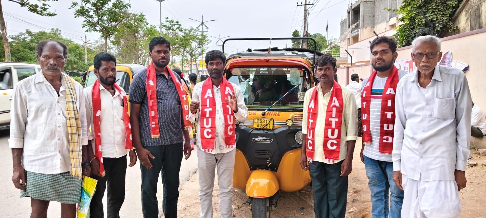 ఆటో కార్మికుల సమస్యలు పరిష్కరించాలి