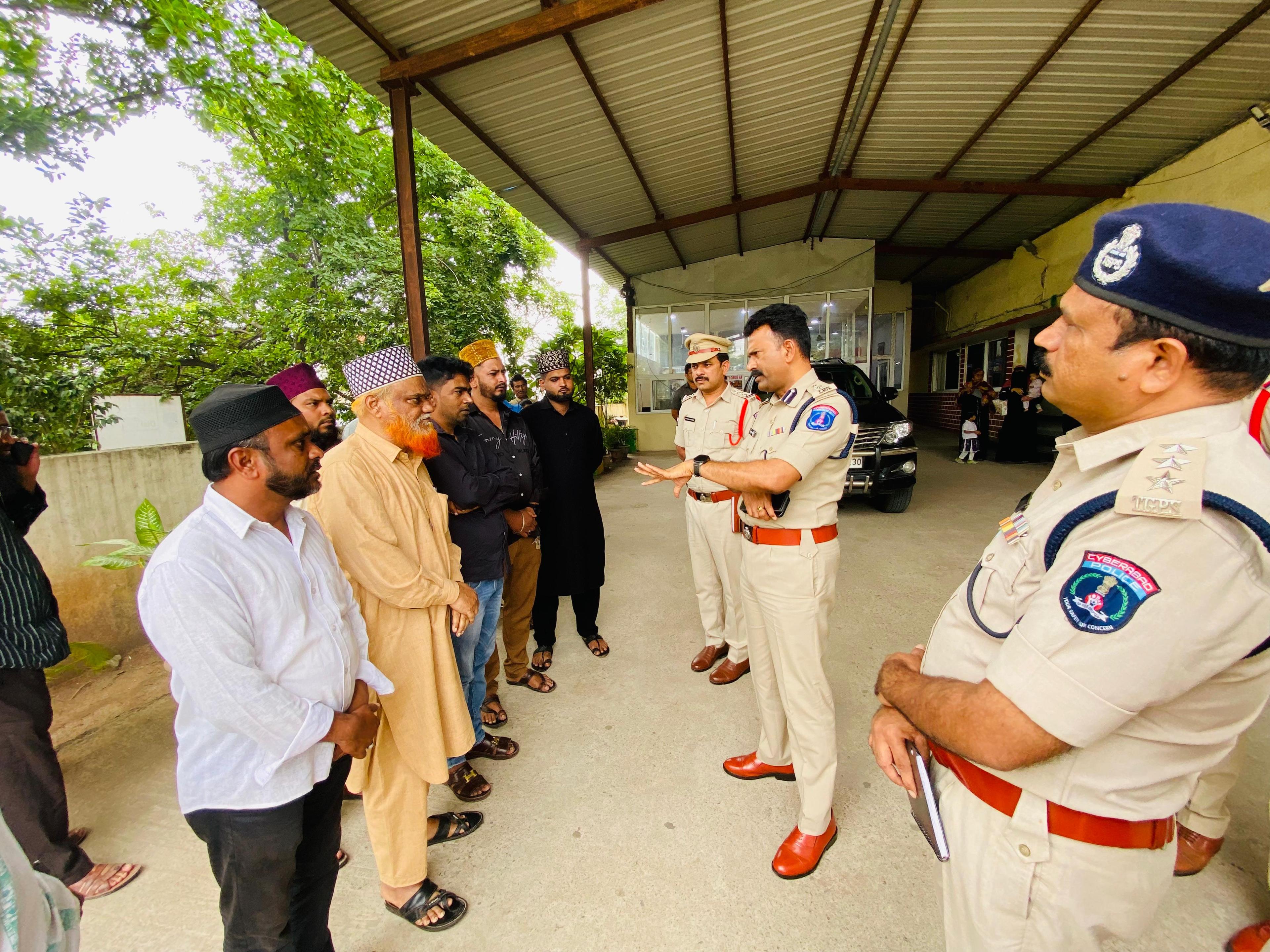 మిలాద్-ఉన్-నబీ ఊరేగింపు ఏర్పాట్లపై పోలీసుల సమీక్ష