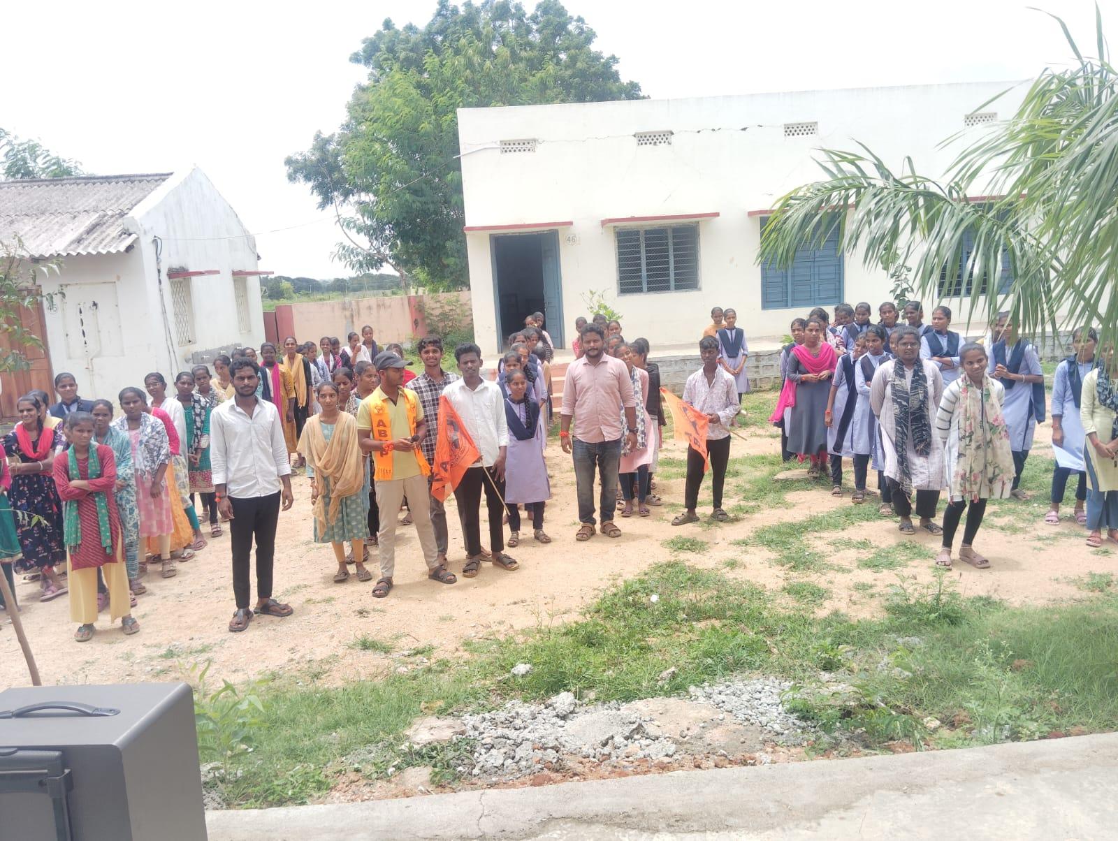 విద్యార్థుల్లో సోదరభావం, దేశభక్తి పెంపొందించడమే రక్షా బంధన్ ఉద్దేశ్యం