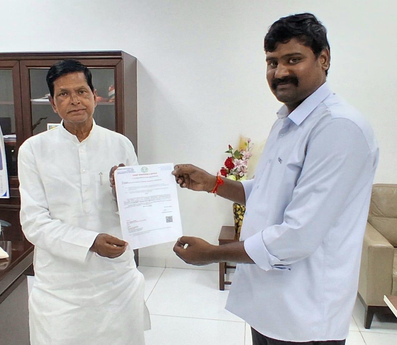 వెన్నెముక సమస్యతో బాధపడుతున్న మహిళకు రూ.5 లక్షల ఎల్ఓసీ