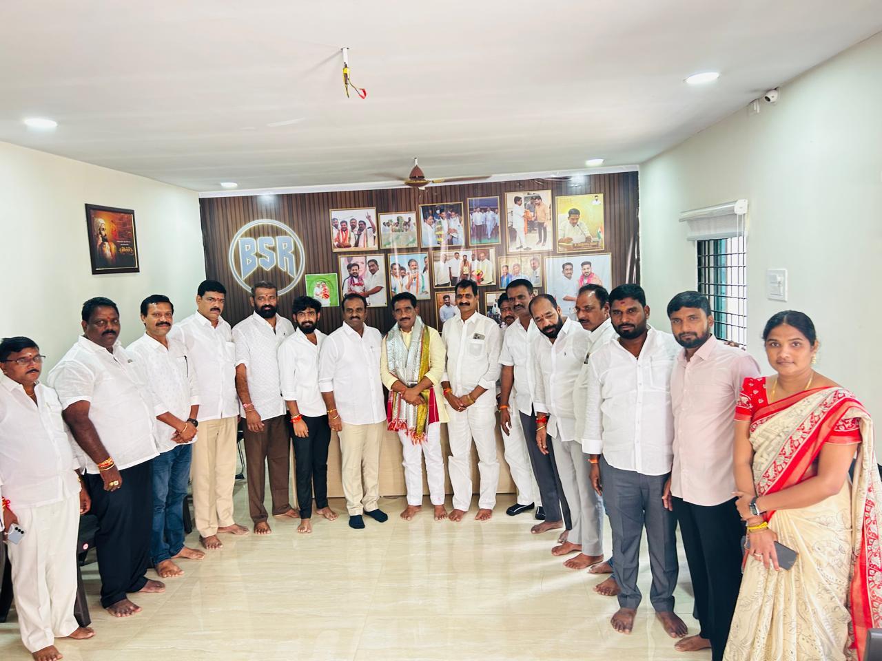 గ్రంథాలయ సంస్థ చైర్మన్ బొంగునూరి శ్రీనివాస్ రెడ్డికి జన్మదిన శుభాకాంక్షలు