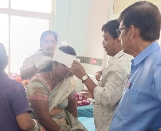 చెన్నకేశవ స్వామి ఆలయం వద్ద అదుపుతప్పిన కారు