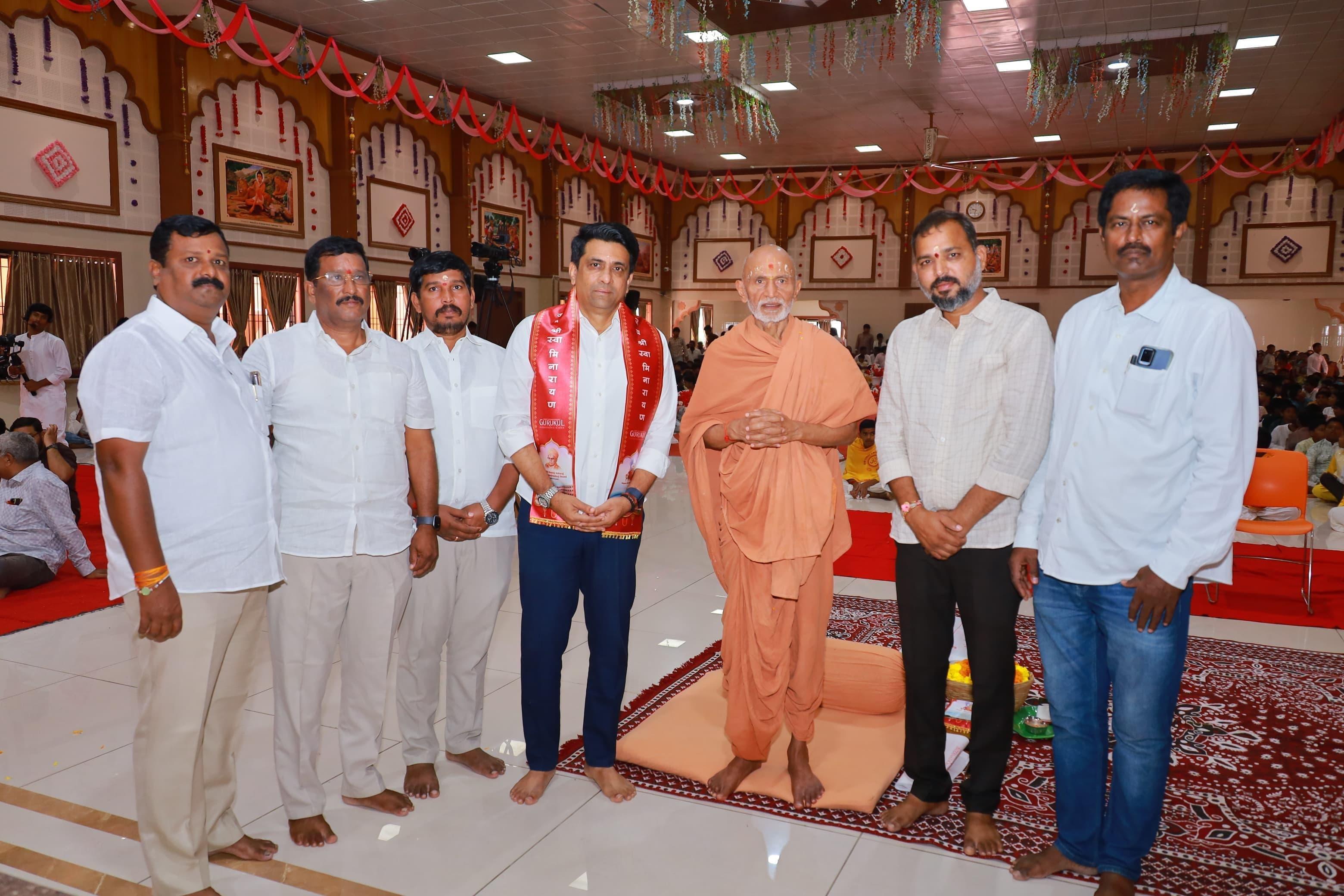 శ్రీ స్వామినారాయణ్ గురుకుల్ మూర్తి ప్రతిష్ఠలో ఎమ్మెల్యే రాజేష్ రెడ్డి