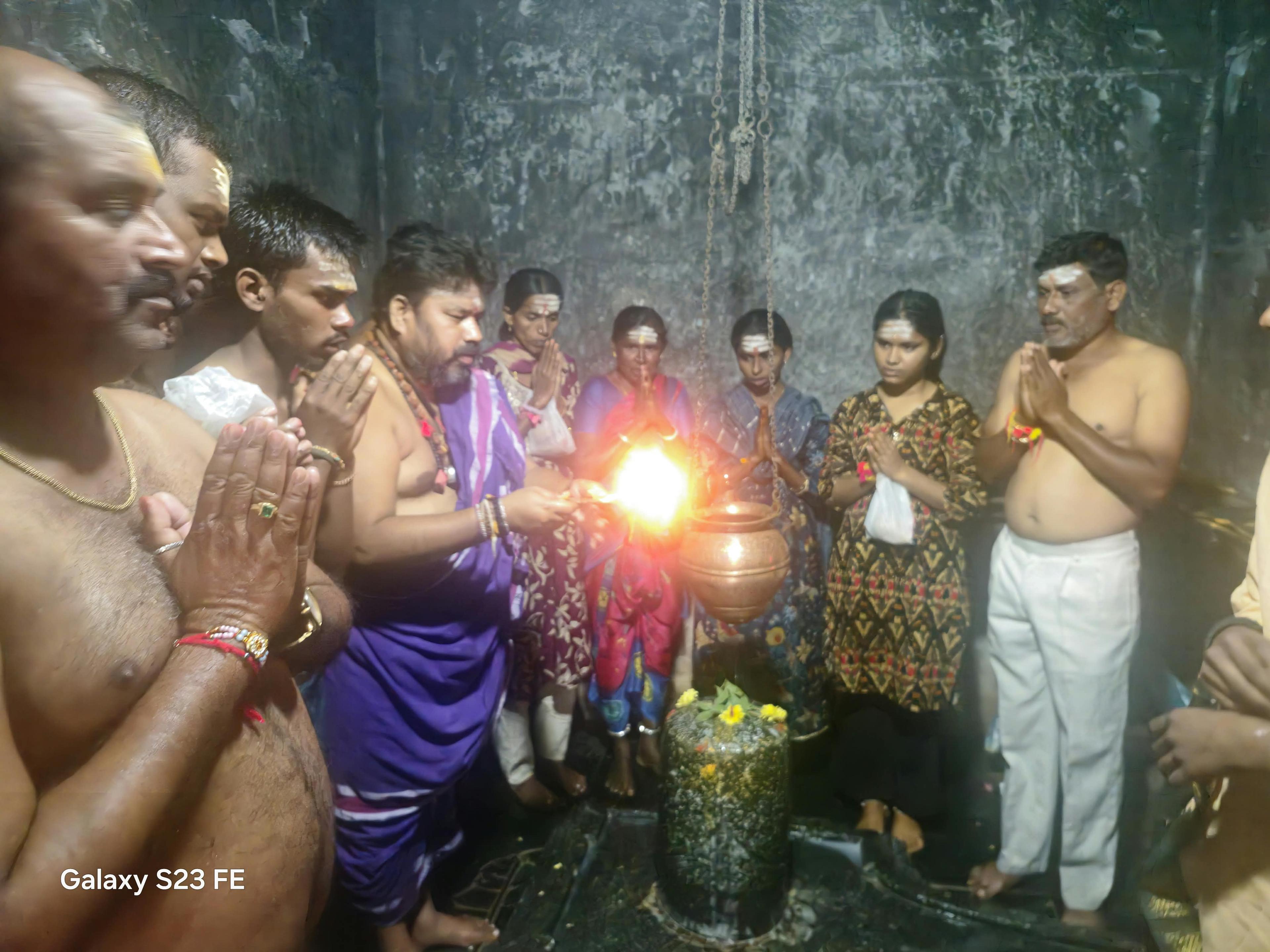 వడ్డేమాన్లో శనేశ్వర స్వామికి భక్తిశ్రద్ధలతో తిలతైల అభిషేకాలు