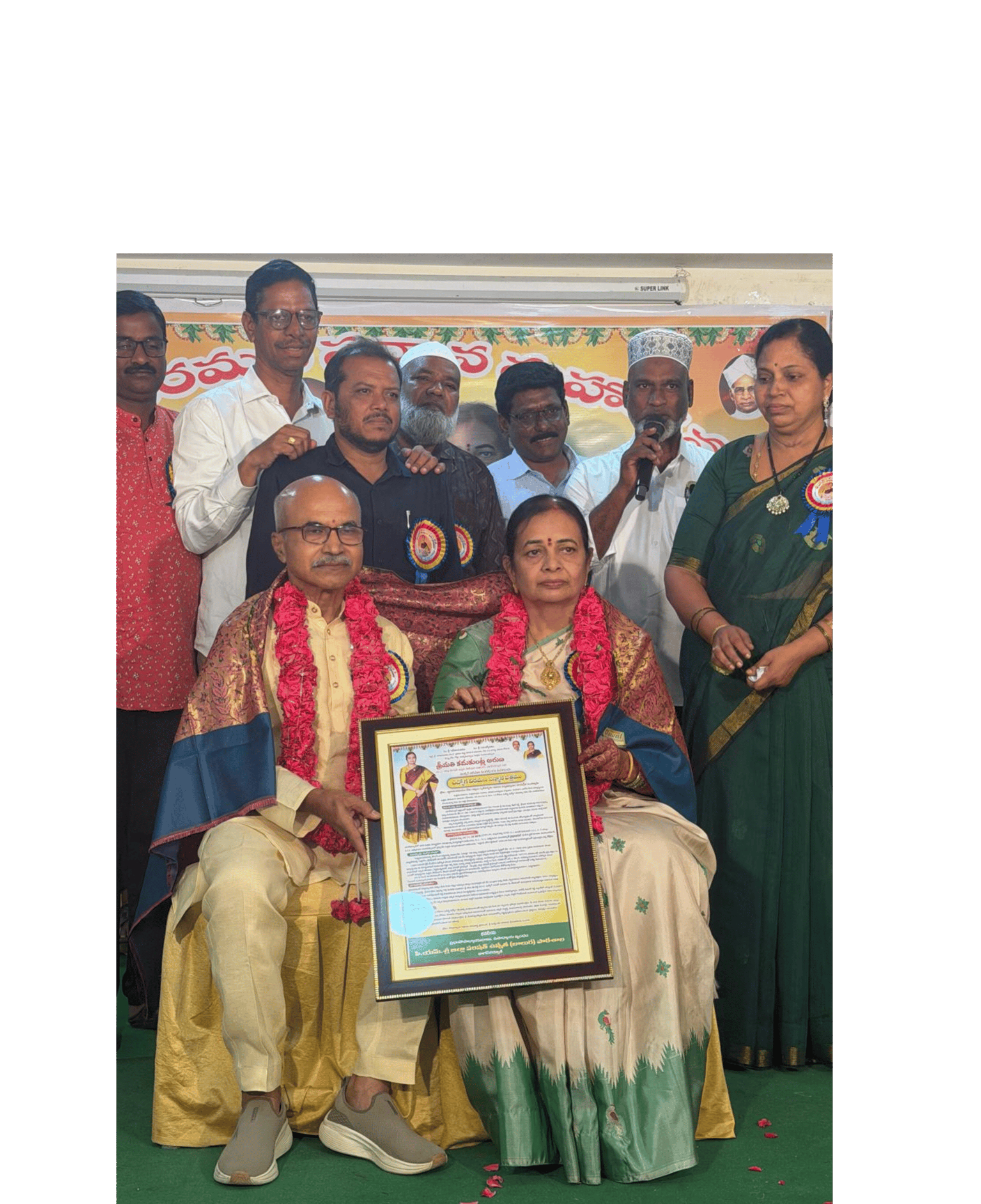 ఘనంగా తెలుగు ఉపాధ్యాయురాలు అరుణకు పదవీ విరమణ వీడ్కోలు