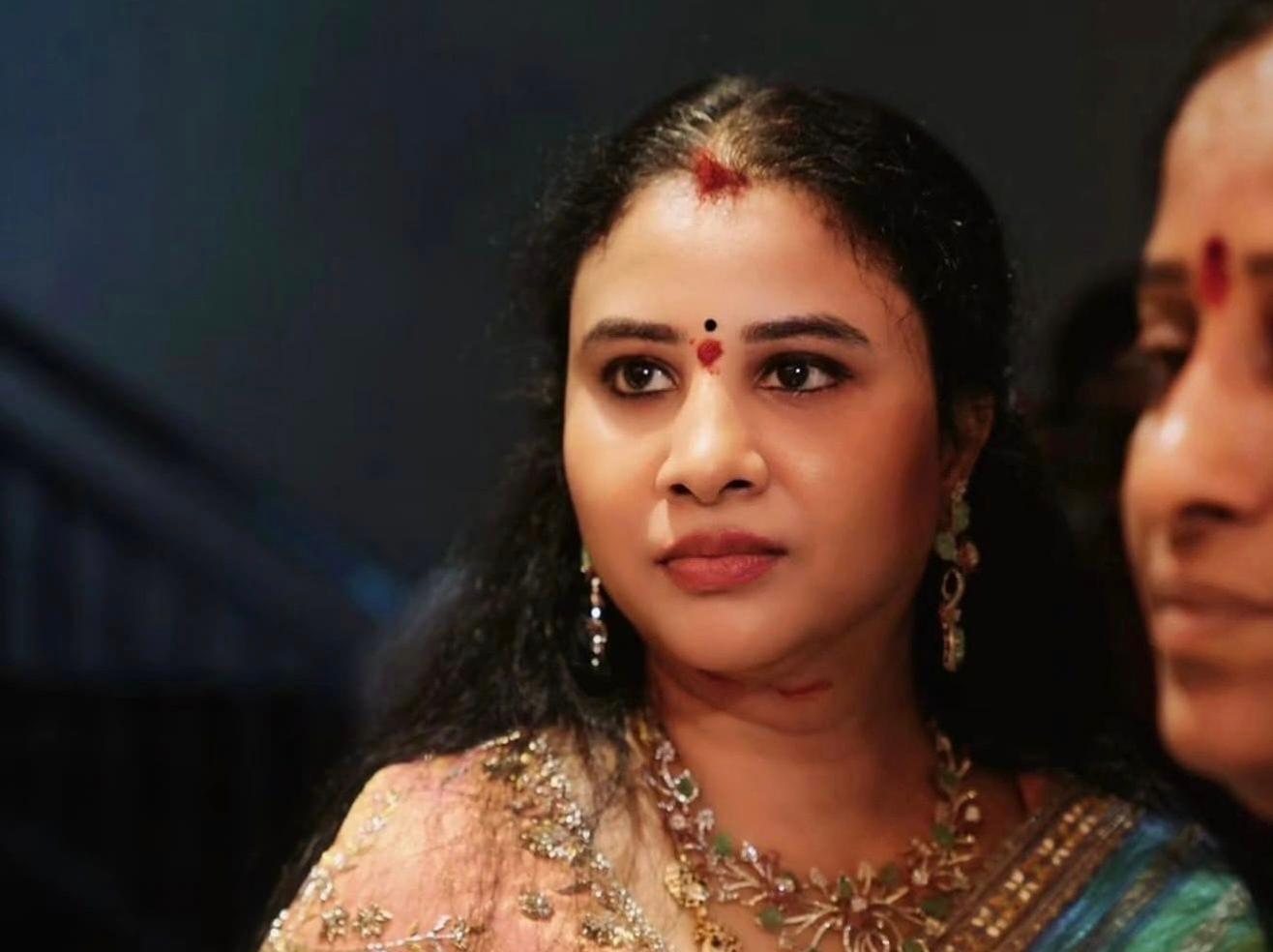 రేవంత్ రెడ్డికి దమ్ముంటే నా తల్లిపై పోటీ చేసి గెలవాలి: కొండా సుష్మిత బహిరంగ సవాల్!
