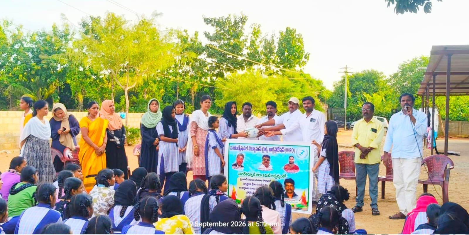 మైనారిటీ పాఠశాల విద్యార్థినులకు క్రీడా సామాగ్రి పంపిణీ