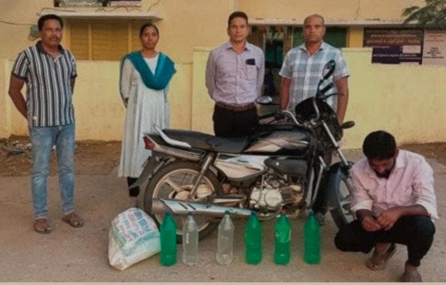 అక్రమ మద్యం రవాణాపై ఎక్సైజ్ టాస్క్ఫోర్స్ దాడులు