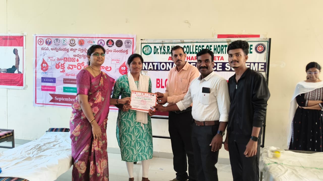 రక్తదానం చేయండి.. ప్రాణదాతలు కండి