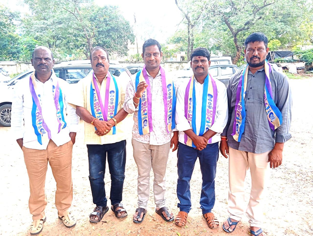బీసీ కులగణన చేసే వరకు బీజేపీని వదిలిపెట్టం