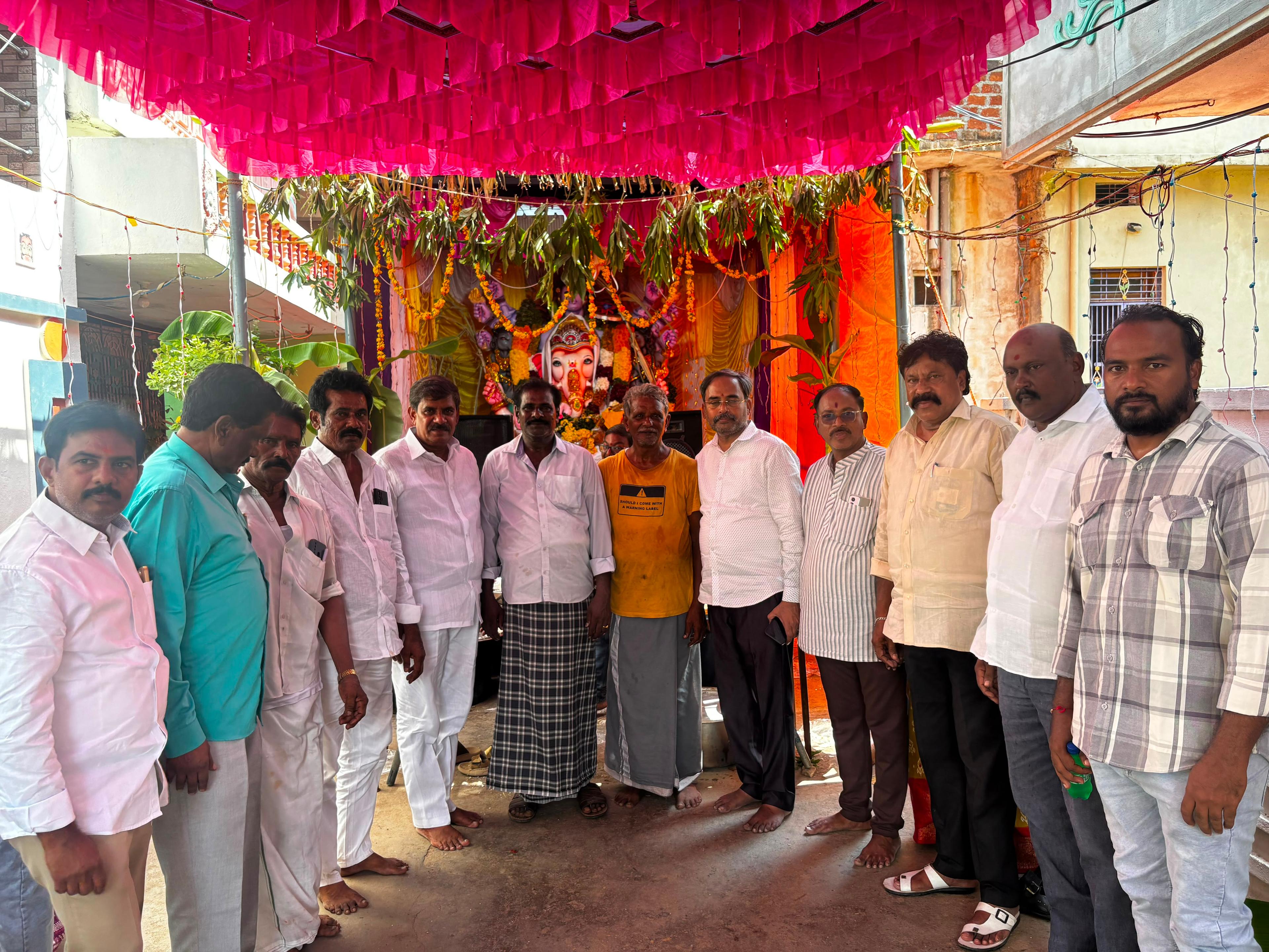 జగడంపల్లెలో వినాయక స్వామి పూజలో వైసీపీ నాయకులు