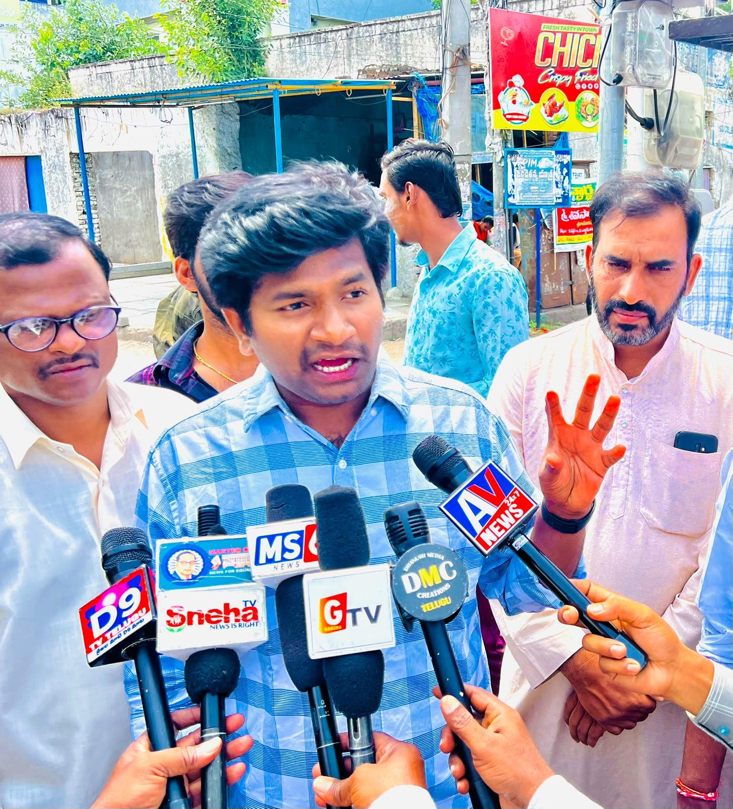 “అంబేద్కర్ కల్పిత నాయకుడు” పుస్తక విడుదల నిలిపివేయాలి