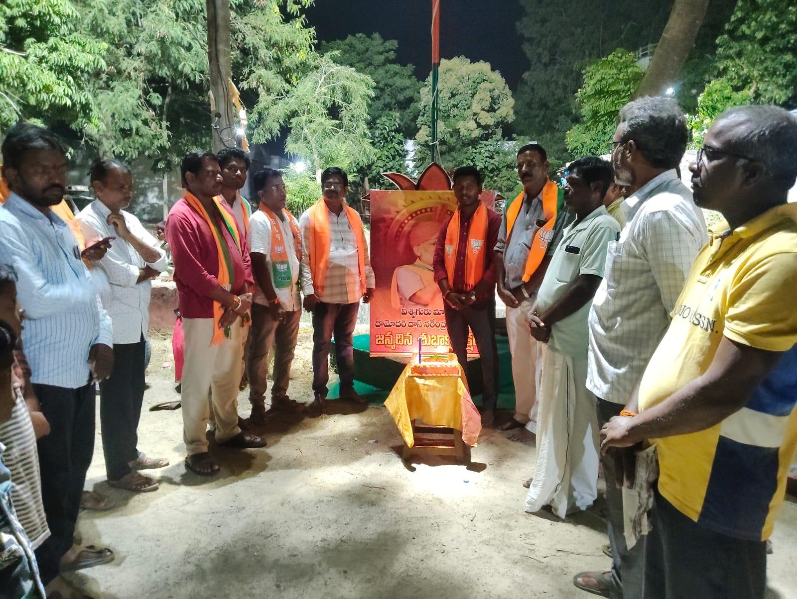 మహాదేవునిపేటలో ఘనంగా ప్రధాని మోదీ జన్మదిన వేడుకలు