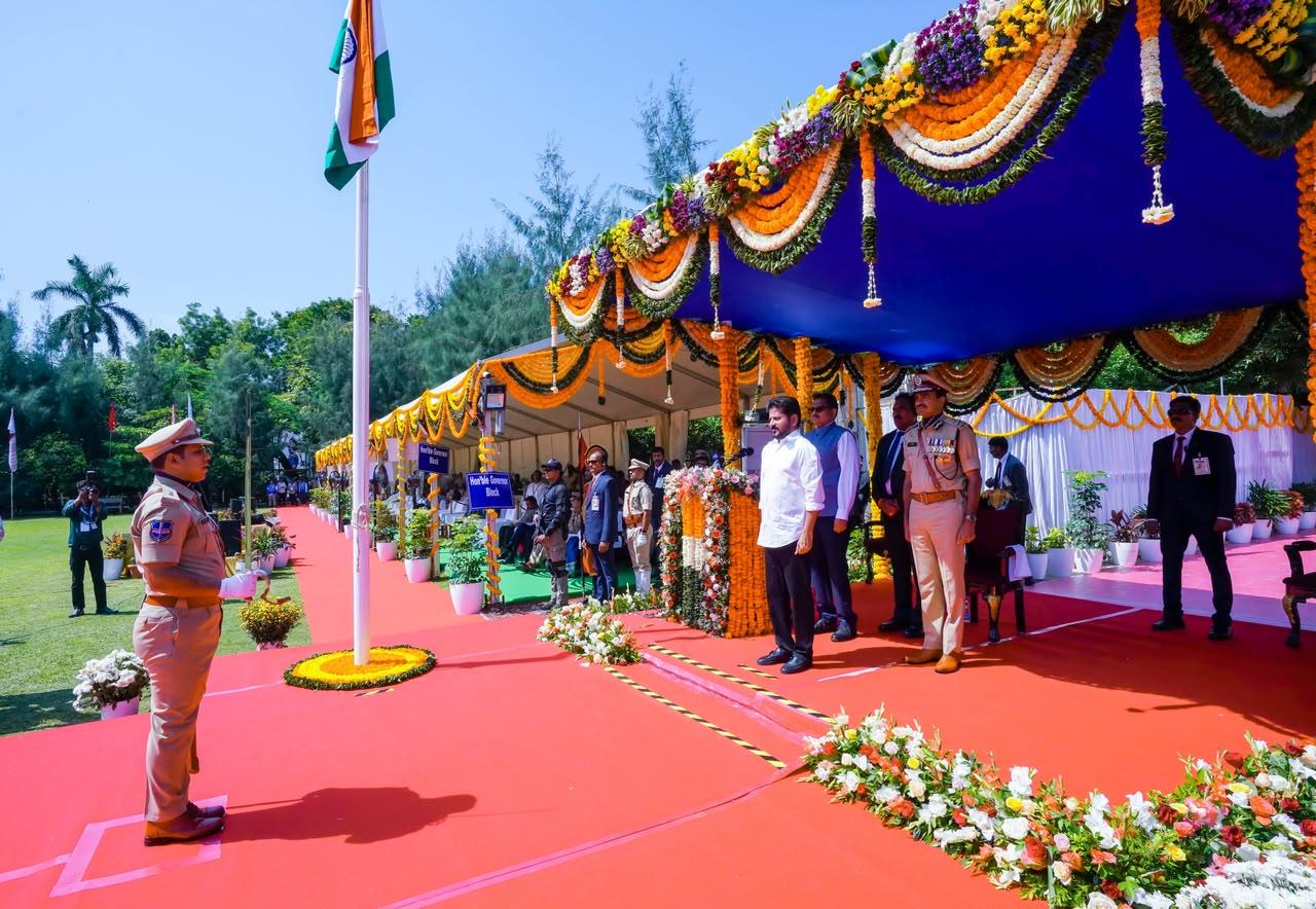 నాలుగు కోట్ల ప్రజల భాగస్వామ్యంతో ‘ప్రపంచ తెలంగాణ’ నిర్మిద్దాం
