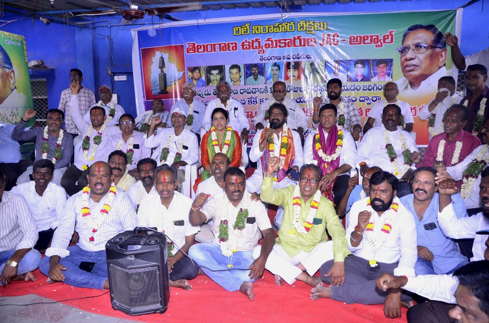 ఉద్యమకారుల హామీలు అమలు చేయాలి