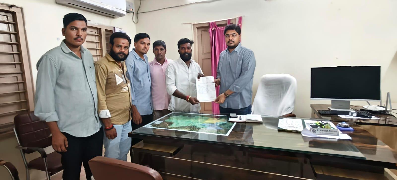 ఆర్జీకే కాలనీ సమస్యలపై వినతి పత్రం