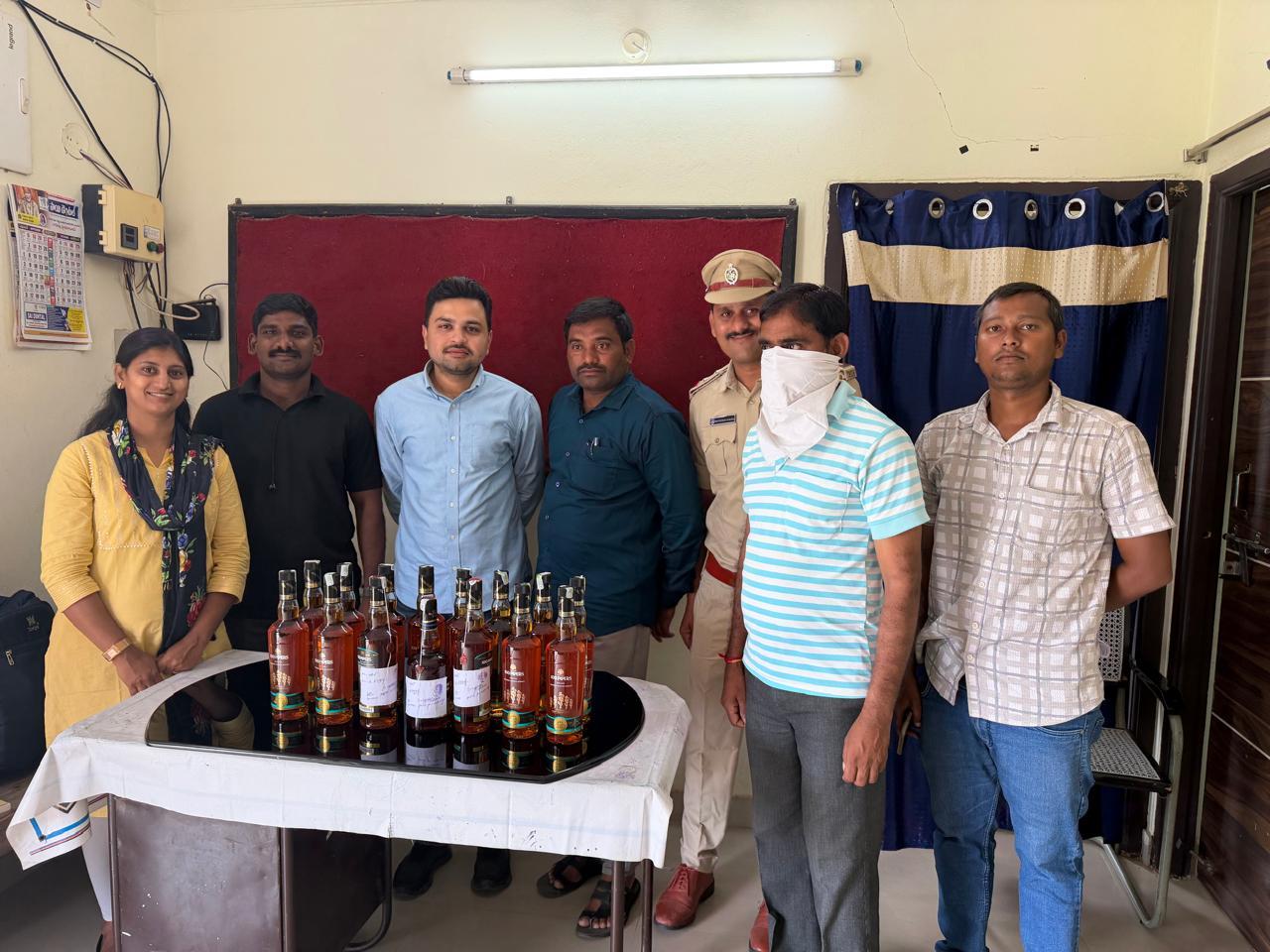 మాజీ సైనికుడి ఇంట్లో 14 మద్యం బాటిళ్లు స్వాధీనం