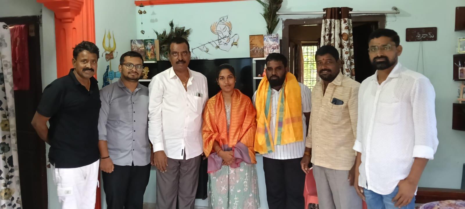 చదువే ఆయుధంగా.. వైద్య సీటుతో భవాని సత్తా