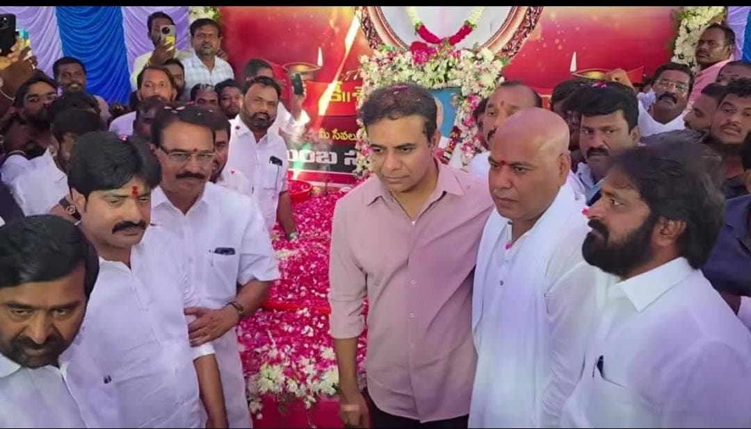 పంట నష్టపోయిన రైతులను తక్షణమే ఆదుకోవాలి: కేటీఆర్