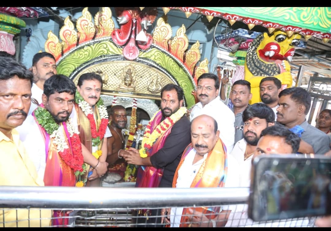 వెంకటగిరి పోలేరమ్మ తల్లిని దర్శించుకున్న రైల్వేకోడూరు ఎమ్మెల్యే అరవ శ్రీధర్