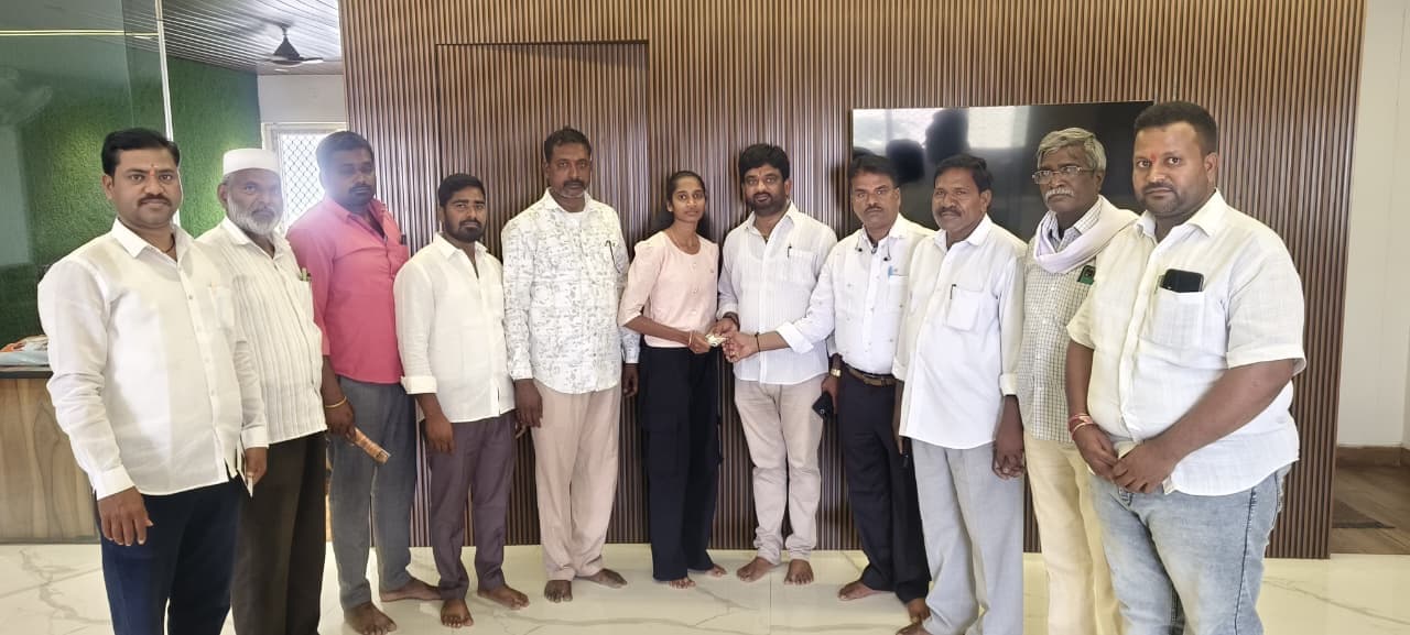 వైద్య విద్యకు ఉప్పల వెంకటేష్ ఆర్థిక భరోసా