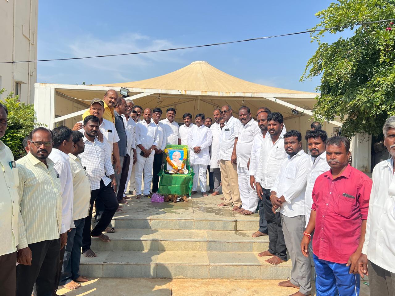 గాంధీజీ ఆశయాల సాధనకు ప్రతి ఒక్కరూ కృషి చేయాలి