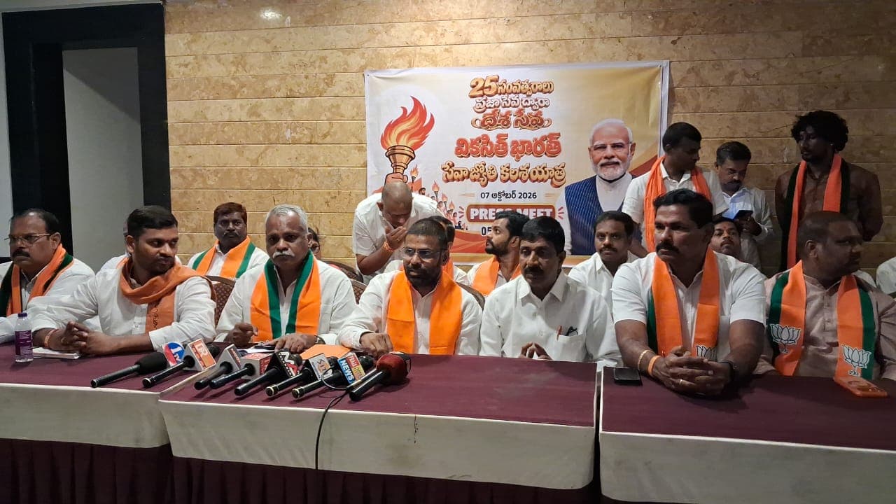 మోదీజీ 25 ఏళ్ల ప్రజాసేవా ప్రస్థానాన్ని ఘనంగా నిర్వహిద్దాం