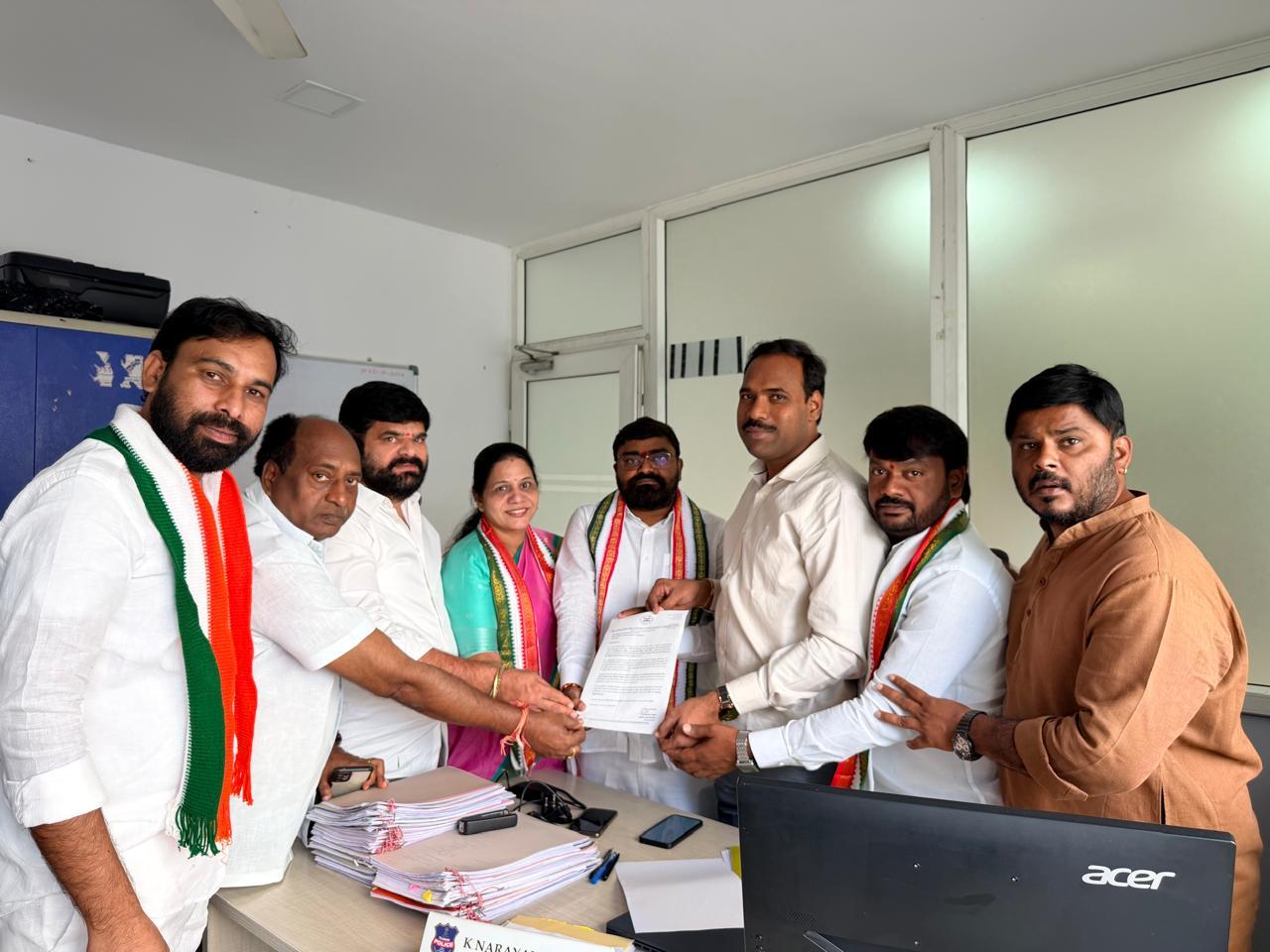 సోషల్ మీడియాలో నకిలీ ఖాతాలతో వీడియోలు.. సైబర్ క్రైమ్ పోలీసులకు ఫిర్యాదు