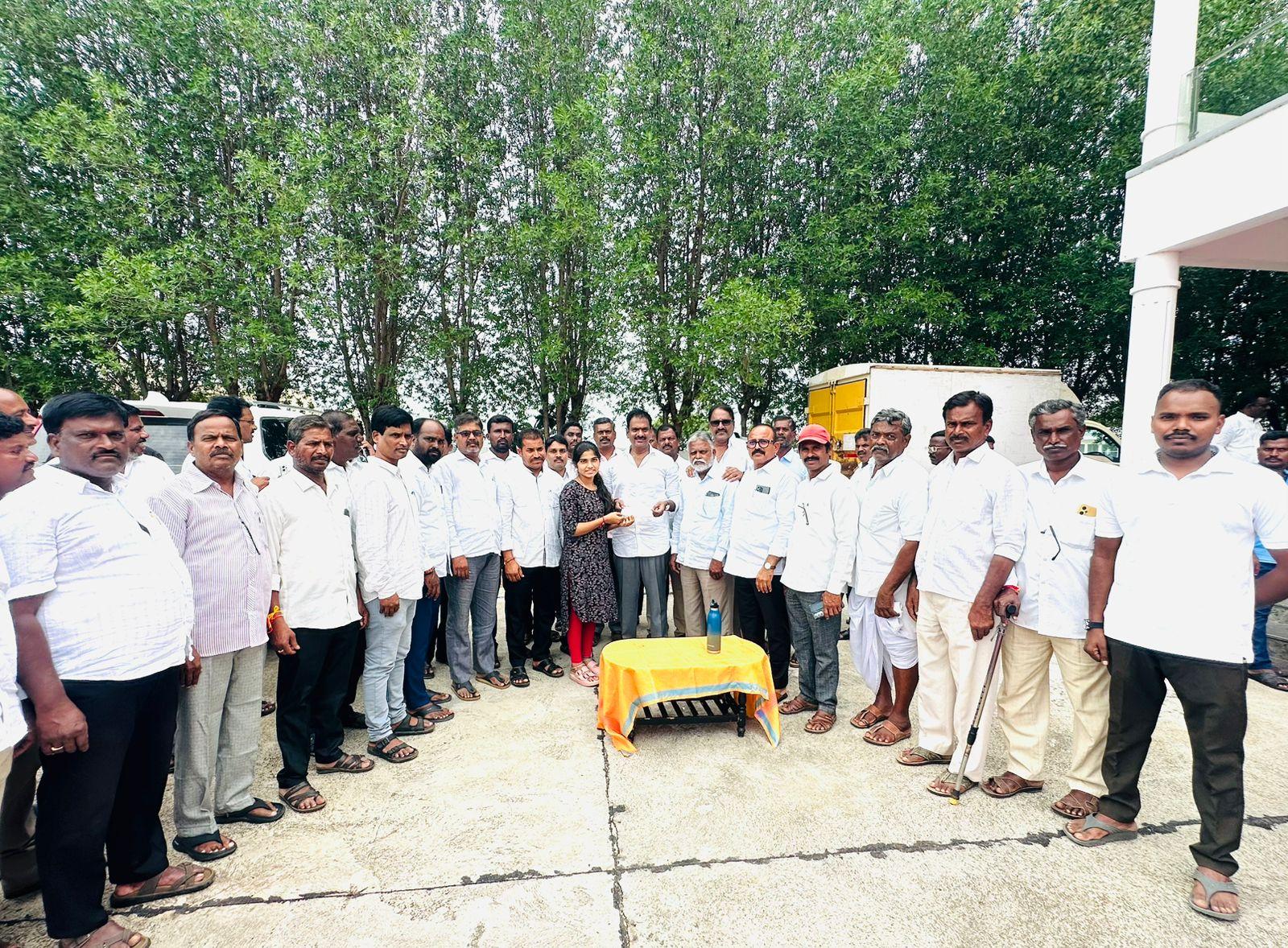 నిరుపేద గిరిజన విద్యార్థినికి మరోసారి అండగా మాజీ ఎమ్మెల్యే మర్రి జనార్దన్ రెడ్డి