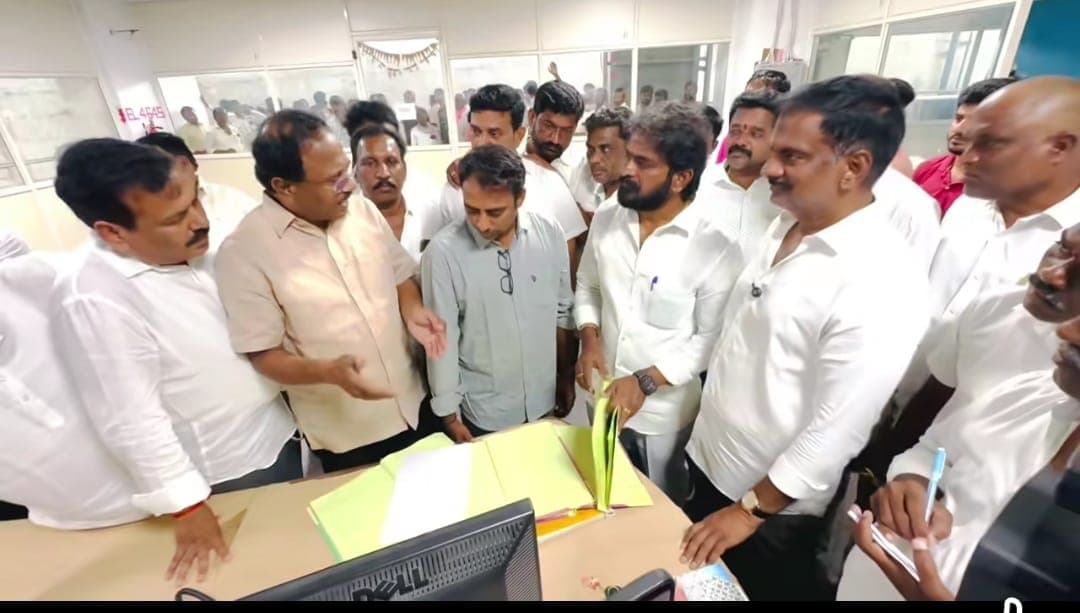 కల్వకుర్తి మోటార్లు ఆపితే.. రైతులతో కలిసి వంటావార్పే!
