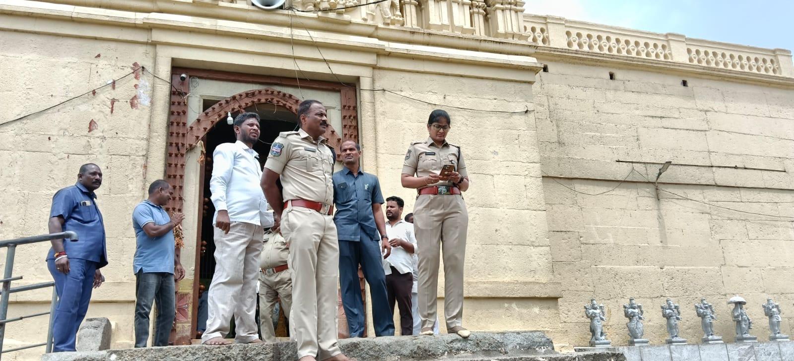 శ్రీరంగనాయక ఆలయంలో విగ్రహాల చోరీ