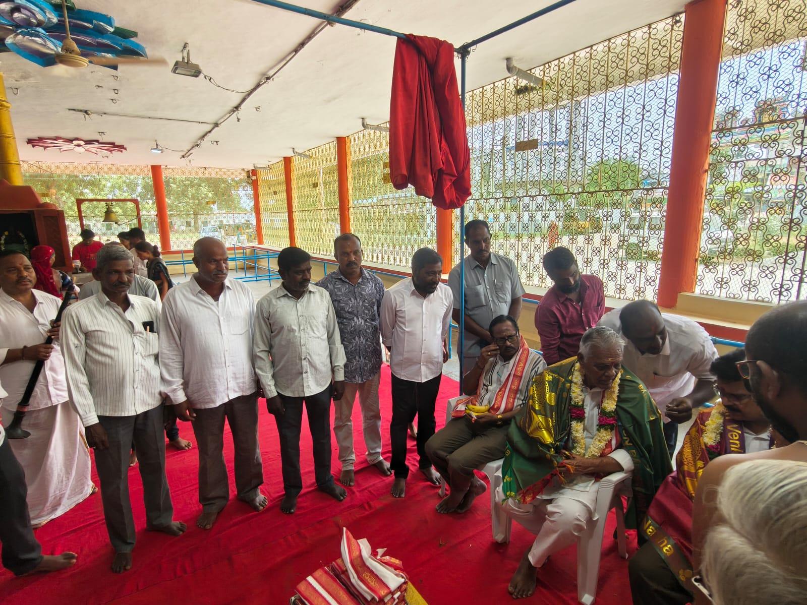 పాలెం వెంకన్న సన్నిధిలో దేవాదాయ శాఖ కమిషనర్, ఎమ్మెల్సీ కూచుకుళ్ల దామోదర్ రెడ్డి